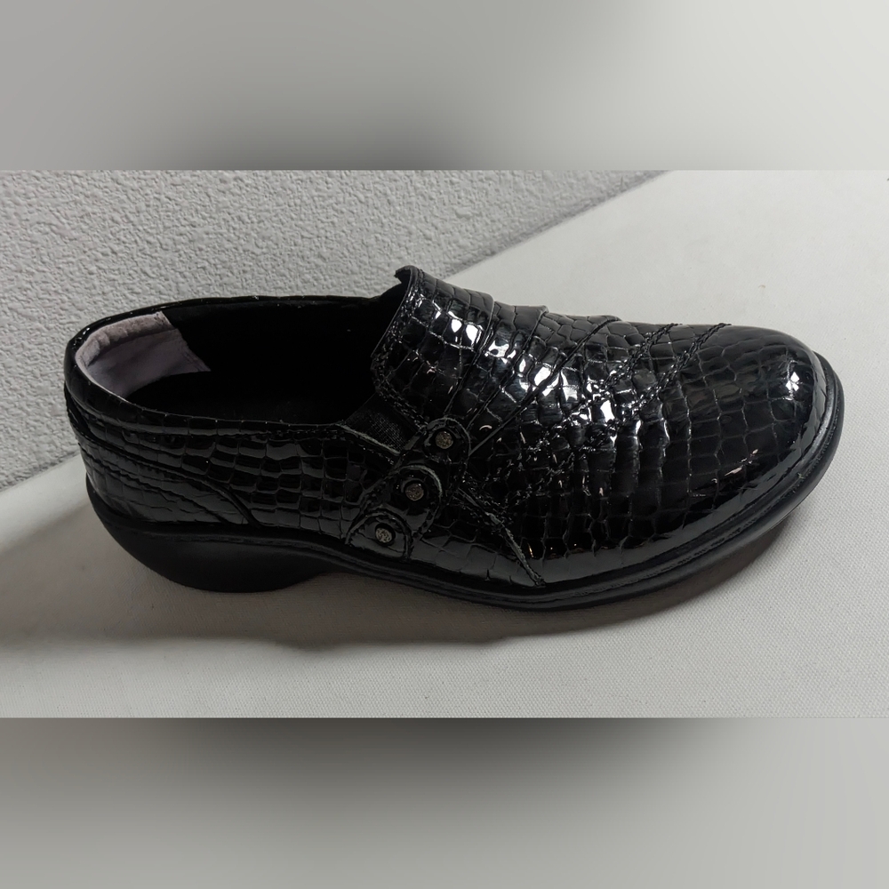 Aravon DANIELLE-AR Women's NEW Slip-on Flats Black Leather Sz 7 2E Crocodile - Picture 3 of 10